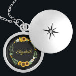 Colar Banhado A Prata Nome Monograma Iniciais Girassóis Flor Preto<br><div class="desc">Monograma deste lindo Sunflower no colar preto de fundo. Dons de excelente para as damas de honra e festa de noiva.</div>