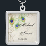 Colar Banhado A Prata O pavão empluma-se Wedding ou aniversário dos<br><div class="desc">Esta é uma caracterização contemporânea,  sofisticada do design estilizado,  entrega penas watercolored do pavão,  em um fundo pintado à mão do laço e do pergaminho. VOCÊ PÔDE IGUALMENTE APRECIAR: TERMINE A COLEÇÃO EM: CONVITES de http://www.zazzle.com/audreyjeanne/gifts?cg=196290129138184832: 



 



 CARTÃO DA RESPOSTA DE RSVP: 



 RECEPÇÃO: 



 ORNAMENTO: 



 JÓIA NUPCIAL,  COLAR: 



 IPAD: 



 CAPAS DE IPHONE:</div>