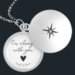 Colar Banhado A Prata Ofertas Personalizadas de Relação de Longa Distânc<br><div class="desc">Sua querida vai adorar esse símbolo de amor,  deixando-a saber que você está sempre pensando nela e com ela. Bonito caligrafia e a frase "Estou sempre contigo" e um coração está no centro. Personalize com seus nomes para um toque especial.</div>