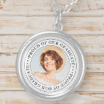 Colar Banhado A Prata Orgulho da nossa Foto de Graduação Moderna do Form<br><div class="desc">Este design simples e clássico é composto por tipografia serif e adiciona uma foto personalizada.</div>