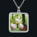Colar Banhado A Prata Orquídea silvestre de Lady Slipper Rosa<br><div class="desc">Foto de Sandy Slipper silvestre,  Rosa,  feita por Sandy Closs,  tirada no lago Arrohead Ga. Forma de escorregador de rosa claro com veias cor-de-rosa mais escuras. Encontrado crescendo selvagem na floresta,  debaixo de alguns pinheiros orquídeas cor-de-rosa orquídeas florais florais simpatia pela natureza primavera madeira rosa</div>
