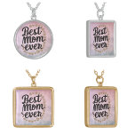 Colar Banhado A Prata Ouro Hearts Trendy Script Melhor Mãe Alguma Vez Mo<br><div class="desc">Adorne o seu colar com elegância e sentimentalidade com os nossos colares modernos,  apresentando as palavras que a melhor mãe jamais proferiu na letra da "trendy script" e acentuou com os corações do ouro. Um presente de eterno e na moda para o Dia de as mães.</div>