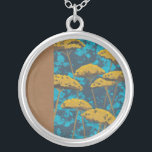 Colar Banhado A Prata Ouro Yseta Garden com fundo azul<br><div class="desc">As flores de fios de ouro pontuam esta linda cena de jardim. O fundo azul também contém uma sugestão de folhas espalhadas por toda parte. É como olhar para uma foto de Olho Mágico,  exceto muito mais divertida!</div>