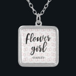 Colar Banhado A Prata Padrão de anel de noivado de moça de flores e Cola<br><div class="desc">Padrão de anel de noivado da garota florescente e nome Necklace.</div>