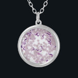 Colar Banhado A Prata Parasita Trypanosoma do sangue<br><div class="desc">O equiperdum de Trypanosoma do parasita do sangue ampliado em 1000X. Você pode ver os flagelos,  um núcleo,  membrana undulating,  assim como um cinetoplasto e um kinetosome.</div>