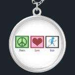 Colar Banhado A Prata Peace Love Run<br><div class="desc">Um sinal de paz,  coração,  e uma pessoa correndo. Um presente de excelente para um corredor para completar uma maratona ou ganhar uma corrida de corrida.</div>