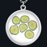 Colar Banhado A Prata Picle Chips Green Kosher Dill Sweet Pickle Chip<br><div class="desc">O design de colar apresenta uma ilustração original de picles verdes e estaladiços. Excelente para o seu foodie ou fã de picles favoritos!</div>