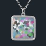 Colar Banhado A Prata Pontos Coloridos de Confetti Bokeh<br><div class="desc">Um design gráfico personalizado,  pontilhado,  feliz,  ideal para trazer um calor de recompensa para as férias e papéis de carta de festas,  juntamente com toda a sua decoração doméstica e escolhas de presentes. Aproveite!</div>