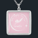 Colar Banhado A Prata Presentes de Reforma do Legado Eterno para a mulhe<br><div class="desc">Apresente-a com o colar 'O Seu Legado Vive Em', um tributo sincero ao seu impacto duradouro. Este belo presente de aposentadoria para as mulheres combina precisão e paixão, simbolizando a essência de legados duradouros. Sua elegante design capta atenção, permitindo que ela vista sua história com orgulho. Abrace o impacto duradouro...</div>