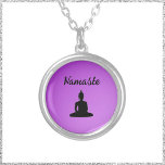 Colar Banhado A Prata Purple Buddha Namaste<br><div class="desc">Design de dama budista - roxo e preto.</div>