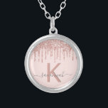 Colar Banhado A Prata Rosa dourado esfregando monograma cor-de-rosa, ele<br><div class="desc">Menina, moda e monograma. Um fundo cor-de-rosa pincelado feminino decorado com pingos falhos de ouro rosa. Personalize e adicione um nome e uma letra monográfica. Cinza e letras coloridas rosa. O nome é escrito com um moderno estilo escrito à mão com traços. Para manter as hastes, exclua apenas o nome...</div>