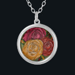 Colar Banhado A Prata Rosas de Arte Amarelo Cor de Laranja Vermelha Pint<br><div class="desc">Este elegante, quente, pintado, vermelho, laranja e amarelo, colar de rosa de arte é perfeito para o amante de rosa. Tão quente e adorável. Há séculos que as rosas são apreciadas pela sua delicada beleza e aroma perfumado. Eles são um símbolo de amor, amizade e apreço, e são frequentemente dados...</div>