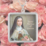 Colar Banhado A Prata Ruas. Terese de Lisieux, a Pequena Flor (BJE 01)<br><div class="desc">Conhecida como "A Pequena Flor", a Rua Thérèse de Lisieux (1873-1897), que foi canonizada em 1925, é um dos mais amados santos da Igreja Católica. Thérèse, a mais nova das crianças de Martin, foi nascer de uma família francesa devota: tanto os pais Louis (1823-1894) como Zélie Martin (1831-1877) são venerados...</div>