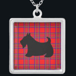 Colar Banhado A Prata Scottish Terrier Necklace<br><div class="desc">Um cão assustador escocês contra um fundo de xadrez vermelha dá este estilo retrô de colar. Os designs são da arte original.</div>