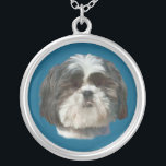 Colar Banhado A Prata Shih Tzu Dog Necklace<br><div class="desc">Este pequeno cão Shih Tzu com o seu fofinho bonito acrescenta apelação que qualquer amante de estimação gostaria. É especialmente bom neste colar.</div>