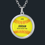 Colar Banhado A Prata Softball feito sob encomenda com nome do jogador,<br><div class="desc">Esta colar bonito caracteriza um softball amarelo com nome do seu jogador,  número e nome da equipe.  Um presente perfeito da lembrança para seu jogador favorito!  Verifique para fora nossos outros presentes temáticos do softball clicando no logotipo de Colorfulgalshop abaixo.</div>