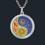 Colar Banhado A Prata Sun e Moon Yin Yang Colorful<br><div class="desc">Um design de sol Yin Yang e lua em um estilo de recorte de papel.</div>