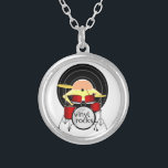 Colar Banhado A Prata Tambores de música vinil<br><div class="desc">Uma ilustração engraçada de desenho animado para pessoas que adoram o som de vinil em uma mesa giratória. Esta música com o tema design também seria excelente para bateristas. Um desenho animado de um disco tocando os tambores.</div>