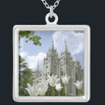 Colar Banhado A Prata Templo LDS de Salt Lake City<br><div class="desc">Excelente do Templo LDS pronto para qualquer pessoa vestir ou dar como presente.</div>