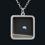Colar Banhado A Prata Terra do universo espacial da Lua<br><div class="desc">Terra da foto do universo espacial da Lua</div>