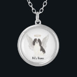 Colar Banhado A Prata Tricolor Cavalier King Charles Spaniel Simpatia<br><div class="desc">Há quem traga uma luz tão excelente ao mundo, que mesmo depois de terem desaparecido, a luz permanece. Deixe um colar doce trazer conforto ao seu coração pesado enquanto você leva um momento para lembrar seu querido cavaleiro preto, branco e vermelho tricolor cavaleiro charles spaniel. Para os presentes mais pensativos,...</div>