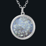 Colar Banhado A Prata Van Gogh Almond Blossomo Aço Azul<br><div class="desc">Almond Blossoms de Vincent Van Gogh Steel Blue alteração de direitos autorais 2Sweet4wordsDesigns/ PureVintage Love Experimente a beleza encantadora dos Almond Blossoms de Vincent Van Gogh em uma variedade de produtos para sua recepção de casamento, festa noiva, chá de fraldas e outros eventos especiais! De pratos de papel e guardanapos...</div>