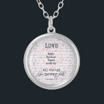 Colar Banhado A Prata Vintage Love Bíblia Verse<br><div class="desc">Vintage Love Bíblia Verse presentes. Tela preta e branca com belíssima escrita manual,  com o verso bíblia sobre o amor dos Corinthians. O amor suporta,  acredita,  esperanças,  tudo. O Amor Nunca Falha. Veja mais na nossa loja,  Christian Quotes. Link abaixo:</div>