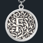 Colar Banhado A Prata Vintage Monograma F Art Nouveau - Letra<br><div class="desc">Art nouveau Letters - Monogramas do Movimento Artes e Artesanatos Esta letra F é um adorável monograma robusto criado em 1901 e publicado num conjunto de livros. O monograma F é rodeado por um maravilhoso padrão de videira desenhada à mão, muito no estilo dos padrões art nouveau no estilo, que...</div>