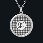 Colar Banhado A Prata Xadrez de búfalos brancos pretos monogramas<br><div class="desc">Colar prateado preto e branco monograma personalizado</div>