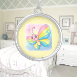 Colar da Borboleta Arco-Íris<br><div class="desc">Uma borboleta giro-arco-íris digitalmente criada em um estilo de aquarela cartoon. Design perfeito para crianças e adultos em muitos produtos de moda! Personalize sua cor de fundo ou adicione texto!</div>