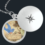 Colar de Aniversário Vintage Bluebird<br><div class="desc">Keepsaklaces Escolha Silver Plated Rosa Finish ou Sterling Silver Silver Personalizado Único Personalizado 1rua Presente de Natal, guardas de Festa de casamento, favores de Festa de casamento, bebedeira de aniversário de casamento Bluebird, casamento de beija-flor, casamento de pássaros azuis, casamento azul empoeirado, aniversário de casamento de 25, aniversário de casamento...</div>