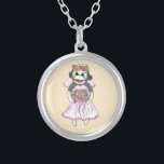 Colar de casamento da Sock Monkey Bride<br><div class="desc">Colar de noiva do macaco Sock, roupa de noiva de noiva, t-shirts de casamento, presentes de casamento por ArtMuvz Illustration. Chá de panela de casamento, recepção, roupa de janto de ensaio. Celebre seu amor em estilo com nossos designs de casamento, perfeito para noiva, noivo, festa de casamento e hóspedes. Excelente...</div>