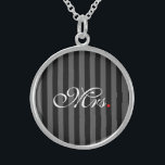Colar De Prata Esterlina A Sra. Wife Noteou A Sua Nova Semana<br><div class="desc">Um monograma clássico para o Sr. e a Sra. para os recém-casados, casal-mãe ou namorado. Uma ideia perfeita de presente de última hora. O Sr. e a Sra. Marido Esposaram o Seu Recém-Feriado num presente personalizado para vestir ou partilhar. Use o link "Perguntar a este Designer" para entrar em contato...</div>