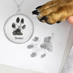 Colar De Prata Esterlina Impressão Digital da Pata de Cachorro Personalizad<br><div class="desc">Celebre seu amigo peludo com este colar prateado personalizado com uma impressão digital e o nome do seu cachorro. Este lindo colar feito faz um coração sentido, capturando a ligação única entre você e seu animal de estimação. Produzido a partir de prata esterlina premium, é durável, na moda e hipoalergênico...</div>