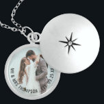Colar De Prata Esterlina Novo Nome Fotográfico Data de Casamento Presente d<br><div class="desc">Novo Nome Fotográfico Data de Casamento Presente. Um belo guardião do noivo para sua nova noiva. Substitua facilmente a imagem da amostra pelo seu favorito do dia do casamento e personalize seu novo nome de casado e data do casamento.</div>