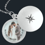 Colar De Prata Esterlina Novo Nome Fotográfico Data de Casamento Presente d<br><div class="desc">Novo Nome Fotográfico Data de Casamento Presente. Um belo guardião do noivo para sua nova noiva. Substitua facilmente a imagem da amostra pelo seu favorito do dia do casamento e personalize seu novo nome de casado e data do casamento.</div>