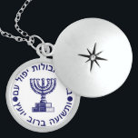 Colar De Prata Esterlina O Selo Mossad<br><div class="desc">A Inscrição Hebraica é de Mishle (Provérbios 11:14) - "Sem estratégia, as pessoas caem, mas com muitos conselheiros há vitória". Ou seja, um estrategista pode errar, mas muitos podem ver e corrigir o erro."Expressões Judaicas" oferece uma experiência comprada, já que você não encontrará em nenhum outro lugar. Bem-vindo à nossa...</div>