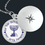 Colar De Prata Esterlina O Selo Mossad<br><div class="desc">A Inscrição Hebraica é de Mishle (Provérbios 11:14) - "Sem estratégia, as pessoas caem, mas com muitos conselheiros há vitória". Ou seja, um estrategista pode errar, mas muitos podem ver e corrigir o erro."Expressões Judaicas" oferece uma experiência comprada, já que você não encontrará em nenhum outro lugar. Bem-vindo à nossa...</div>