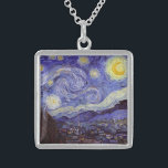 Colar De Prata Esterlina Vincent Van Gogh Starry Night Vintage Fine Art<br><div class="desc">Vincent van Gogh Starry Night Fine Art Painting Starry Night Starry Night é uma pintura do artista poste-impressionista holandês Vincent van Gogh. O céu azul à noite está cheio de nuvens, estrelas e uma lua crescente brilhante. A Noite Estrelada é a única noturna na série de visões da janela do...</div>