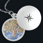 Colar De Prata Esterlina William Morris Woodpecker Tapeçaria Vintage Floral<br><div class="desc">William Morris Woodpecker Tapeçaria Arte Vintage Floral Mostra um pica-pau sentado no galho de uma fruta e apresenta um ornamentado especial de folhas azuis e fruta laranja. Arte do Movimento William Morris: Artes e Artesanatos britânicos / Art Nouveau Linda ornamentado artística floral, modelo de arte fina, design com árvore florescente,...</div>