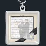 Colar de SilverSquare de Fita Preta de Diamante El<br><div class="desc">Personalize este bonito colar para ter como favores de casamento na sua recepção de casamento ou para ter um como lembrança do seu dia especial. Este colar é também o presente perfeito para a noiva do chá de panela. Personalize adicionando sua foto e alterando o texto nos campos fornecidos. Você...</div>