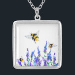 Colar Flores e Abelhas<br><div class="desc">Colares com Flores de primavera e Abelhas Flores Voando Desenho Natureza Doce Colar Abelhas de Mel - ou Escolher / Adicionar Seu Texto / Cor Favorito - Faça seu Presente Único - Redimensione e mova ou remova e adicione elementos com a ferramenta Personalização! - Desenho e Design por MIGNED. Você...</div>