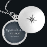 Colar Medalhão Bíblia Verse: Meu amado é meu e eu sou dele<br><div class="desc">Bíblia Verse: Meu amado é meu e eu sou dele. Um belo verso romântico de bíblias no quadro negro de safra com bordas de luz bokeh. Escritura de Canção de Salomão. Perfeito para casamentos,  aniversários,  etc.</div>