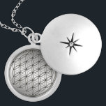 Colar Medalhão Flor da prata metálica do DES Lebens de Blume da<br><div class="desc">Símbolo espiritual art. A flor da vida (DES Lebens de Blume) é um teste padrão sagrado da geometria do universo que pode ser encontrado em todas as religiões principais do mundo. A "flor da vida" contem os padrões da criação como emergiram do "excelente vago". Tudo é feito do pensamento do...</div>