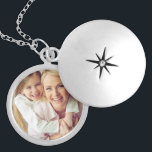 Colar Medalhão Foto personalizada<br><div class="desc">Adicione sua foto personalizada a este colar para levar seus entes queridos para onde quer que você vá! Faria um presente de excelente para novas mães, Dias de as mães, Natal, aniversários, avós, vós, os vossos melhores amigos ou qualquer outra pessoa especial na vossa vida. Clique no botão "Personalizar" para...</div>