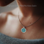 Colar Prateado das Vias<br><div class="desc">Seletiva, edição de fotos, criou esta arte gráfica em negrito, que exibe, linhas girando, que entrelaçam, em cores de; verde-lacrimogêneo, azul-meia-noite, preto e branco, que se assemelha a autoestradas Interestaduais.</div>