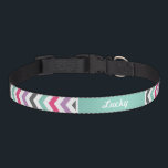Coleira Monograma de medula colorida<br><div class="desc">Colarinho de cão projetado por personagem com um padrão zigzag chic moderno. Personalize-o com o nome do seu animal de estimação em um quadro retangular. Clique em Personalizar para alterar a fonte e as cores do texto para criar uma design única!</div>