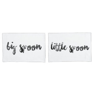 Colher grande e poucos pares da colher de fronha