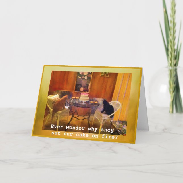 Colocando o bolo em chamas! — Cartão de Aniversári (Frente)