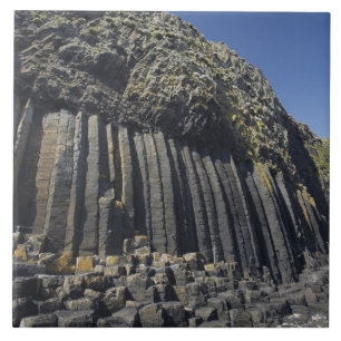 Colunas de Basalto pela Caverna de Fingal, Staffa,